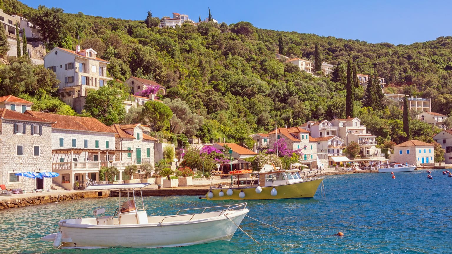 Crna Gora je u 2025. izdala 40.600 dozvola stranim radnicima